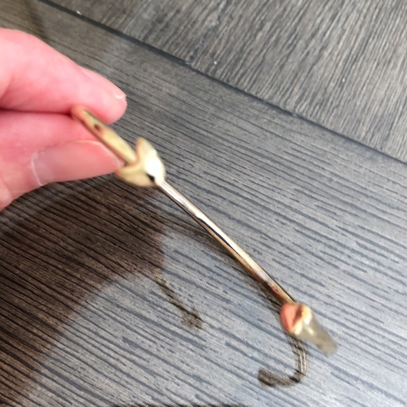 MELINDA MARIA Heart & Arrow Cuff Bracelet - Picture 12 of 14